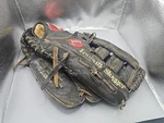 Louisville Slugger Leather Baseball Glove,. Fixed Price $40.00.