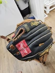 Rawlings Custom Collection RBG1150 Special Edition 11.5 Right Hand Mitt. Fixed Price $27.99.