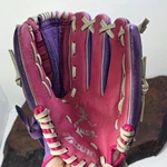 Mizuno Prospect GPP1005F1D Rg Youth Baseball Glove Rht Pink Purple. Fixed Price $9.99.
