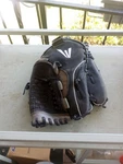 Easton Alpha APS13 13" Leather Slowpitch Softball Rht Baseball Glove Mitt. Fixed Price $18.99.