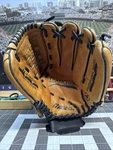 2010 Era Spalding 18910 Star Baseball/softball 12" Glove Rht Arc. Fixed Price $79.00.