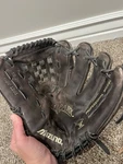 Mizuno 13 Inch Ballpark Baseball Glove - Black Professional Model Gbp 1201 Rht. Fixed Price $20.00.