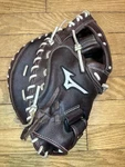 Mizuno GXS-90F2 Women Fast Pitch Deep Pocket 34 Catchers Mitt Left Throw. Fixed Price $105.00.