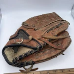 Louisville Slugger GTPS-7F 13.5" Rht Steerhide Leather Baseball Glove. Fixed Price $28.00.