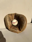 Vtg Wilson Catchers Mitt A2516 Carlton Fisk Rh Throw Protoe Snap Action Air Lite. Fixed Price $27.97.