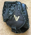 Easton SVS13 13" Baseball Glove Black Leather Right Hand Throw Ex. Cond.. Fixed Price $22.99.