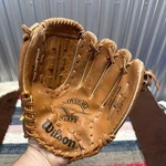 Wilson Andy Pettitte Staff Series A2464 Right Hand Thrower 11 1/2" Youth Glove. Fixed Price $16.92.