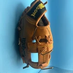 Wilson 9-INCH Tee Baseball Glove Right-handed-thrower A2291. Fixed Price $9.00.