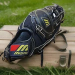Mizuno Professional Series 13" Max Flex MZ1303 Rh Throw Glove Black Magic. Fixed Price $26.36.