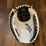 Mizuno Supreme Fastpitch Softball Catchers Mitt Gsp 335BW 33" Glove Right Throw. Fixed Price $68.00.