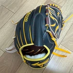 New Mizuno Pro 11.75 Pitcher Right Black Custom Order Haga Japan. Fixed Price $499.00.