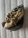 Mizuno Gxc 110 Catchers Mitt Glove Prospect Series Power Close Rht 30.5". Fixed Price $44.99.