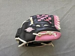 Easton Right Hand Throw Youth Girls Kids Baseball T-ball Glove 9.5 Black & Pink. Fixed Price $15.00.